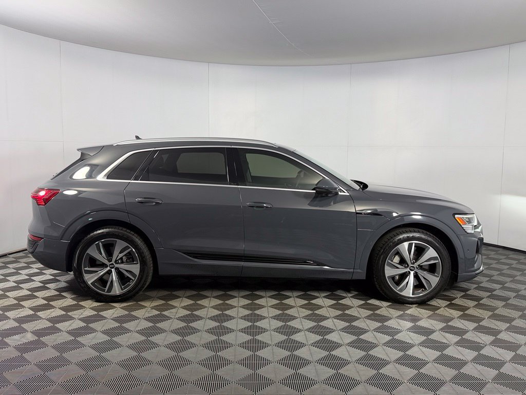 Used 2024 Audi Q8 e-tron Prestige w/ Prestige Package AWD/4WD image 4