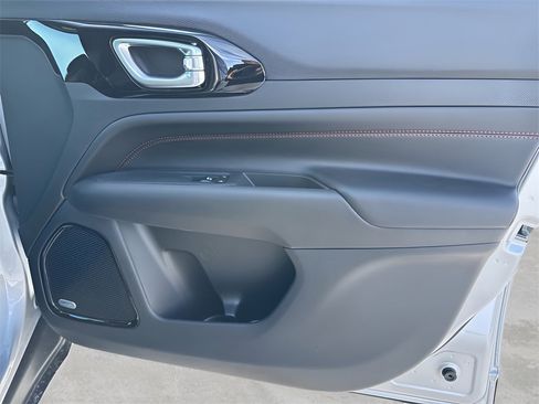 New 2026 Jeep Compass Trailhawk image 9