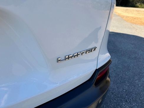 Used 2019 Jeep Cherokee Limited image 39