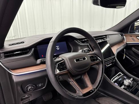 Used 2025 Jeep Grand Cherokee L Summit AWD/4WD image 19