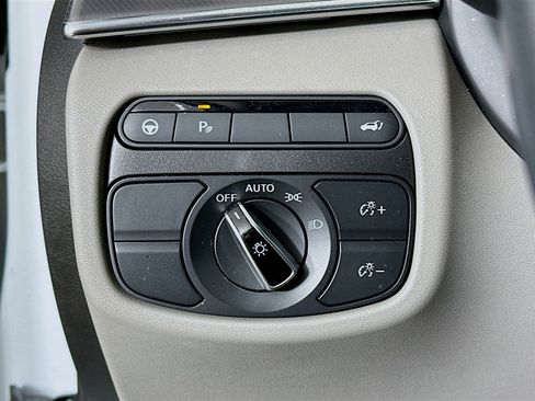 Used 2023 INFINITI QX50 Luxe image 17