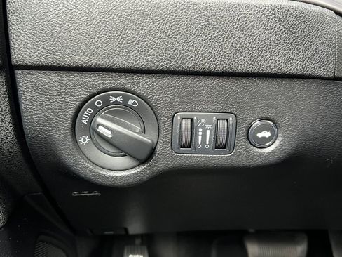 Used 2023 Dodge Charger SXT RWD image 18