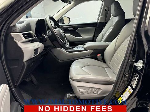 Used 2021 Toyota Highlander XLE image 13