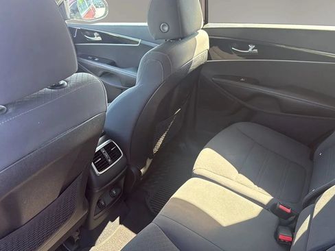 Used 2020 Kia Sorento LX AWD/4WD image 11