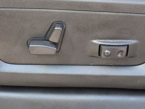 New 2026 RAM 2500 Laramie AWD/4WD image 17