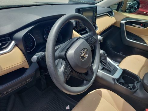 Used 2019 Toyota RAV4 XLE w/ Convenience Package FWD image 18