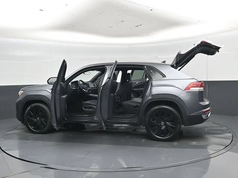 Used 2024 Volkswagen Atlas Cross Sport SE FWD image 56