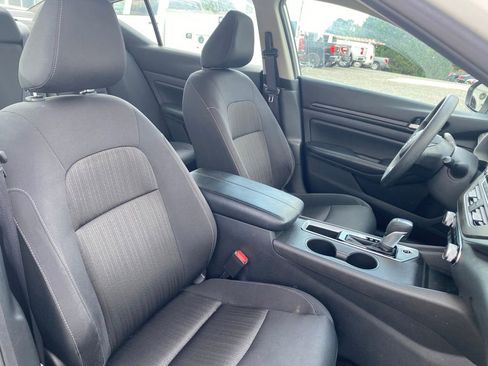 Used 2025 Nissan Altima 2.5 SV FWD image 22