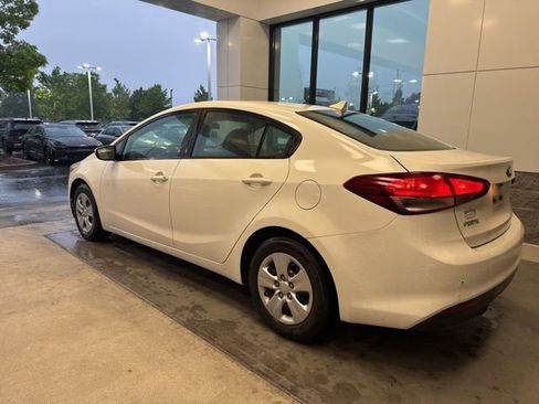 Used 2017 Kia Forte LX FWD image 3