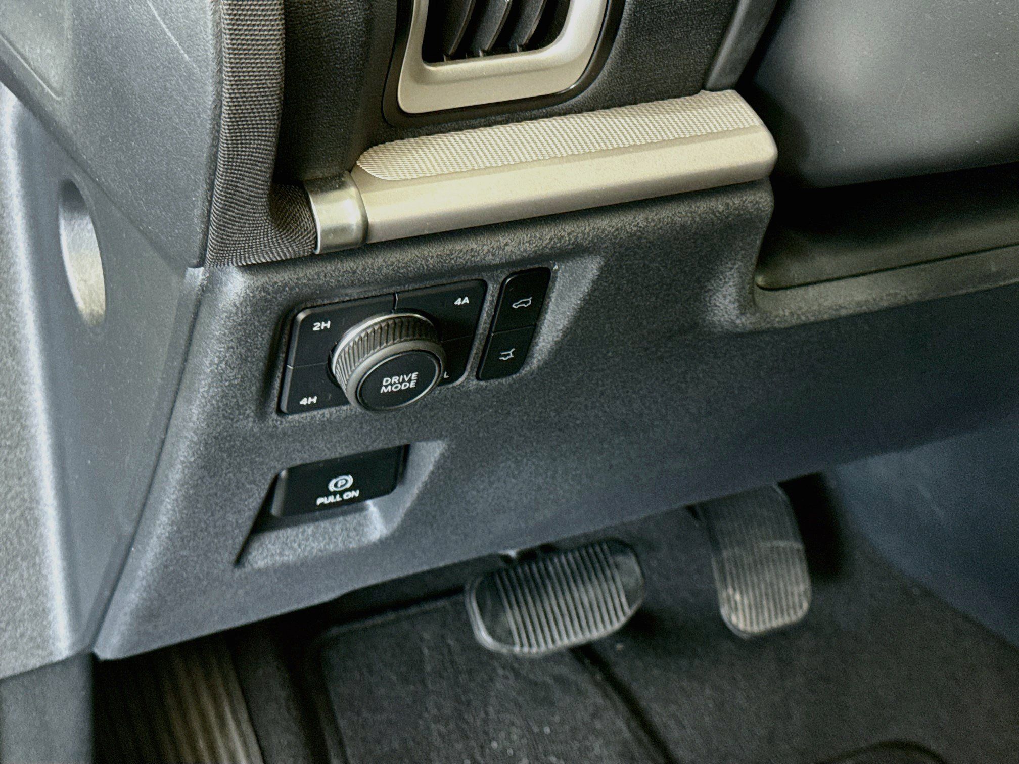 Used 2025 Ford Expedition Active AWD/4WD image 17