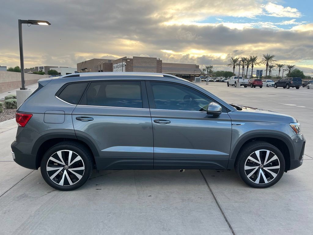 Used 2023 Volkswagen Taos SE FWD image 7