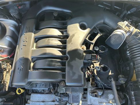 Used 2009 Chrysler 300 Touring image 10