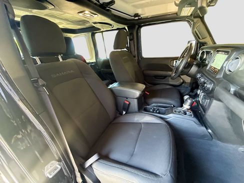 Used 2022 Jeep Wrangler Unlimited Sahara AWD/4WD image 33