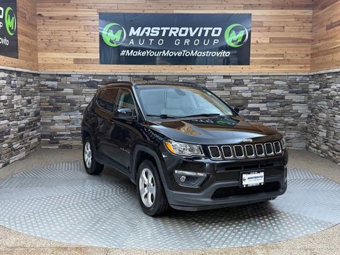 Used 2018 Jeep Compass Latitude w/ Popular Equipment Group AWD/4WD image 2