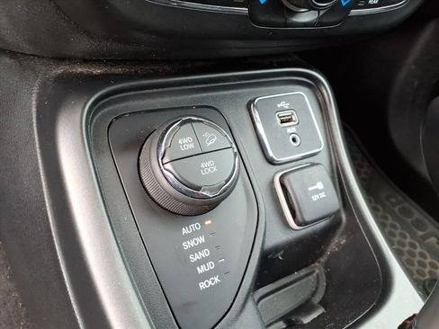 Used 2018 Jeep Compass Trailhawk w/ Cold Weather Group AWD/4WD image 14