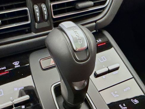 Certified 2025 Porsche Macan image 21