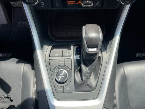 Used 2019 Toyota RAV4 Limited AWD/4WD image 24