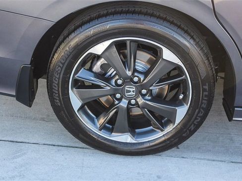 Used 2023 Honda Odyssey Elite image 13