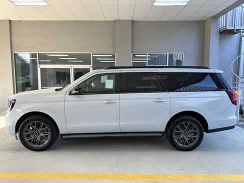 New 2026 Ford Expedition Max Platinum image 4