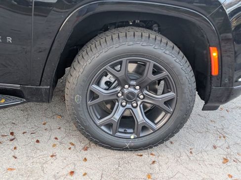 New 2026 Jeep Grand Wagoneer 4WD image 9