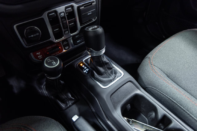 Used 2025 Jeep Wrangler Unlimited Rubicon AWD/4WD image 19