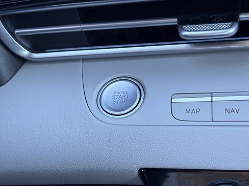 New 2025 Hyundai Elantra Limited image 19