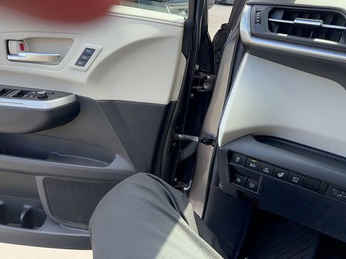 Certified 2023 Toyota Sienna Platinum AWD/4WD image 14
