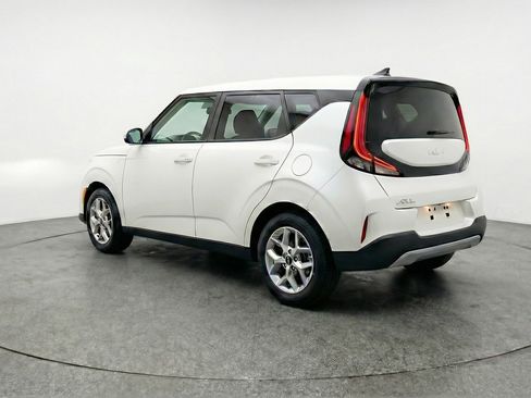 Used 2025 Kia Soul LX w/ LX Technology Package FWD image 6