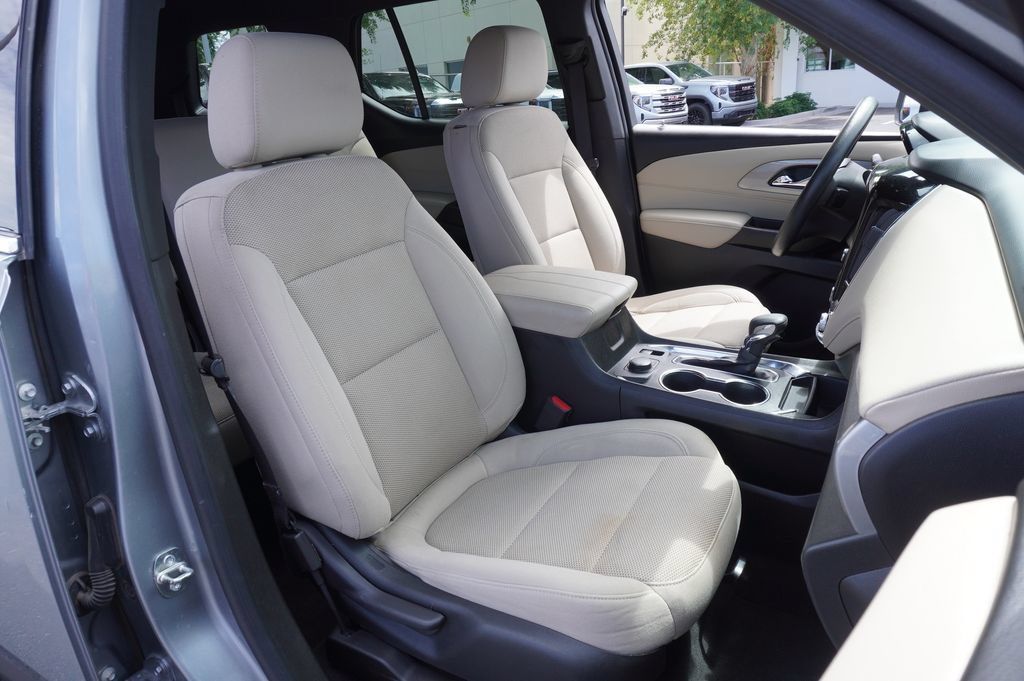 Certified 2023 Chevrolet Traverse LS FWD image 13