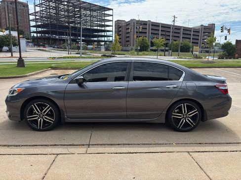 Used 2017 Honda Accord Sport Special Edition image 5
