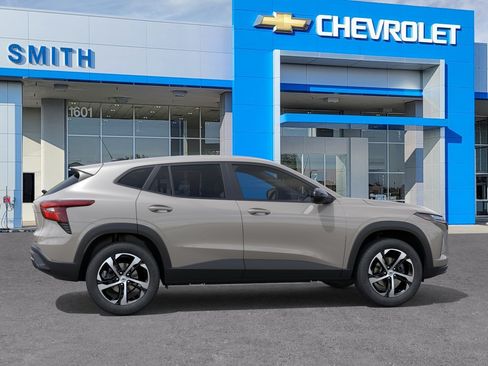 New 2026 Chevrolet Trax RS w/ Driver Confidence Package FWD image 5