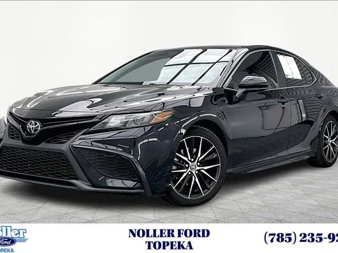 Used 2021 Toyota Camry SE image 1
