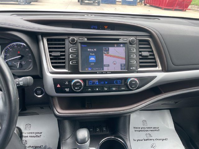 Used 2019 Toyota Highlander XLE AWD/4WD image 12