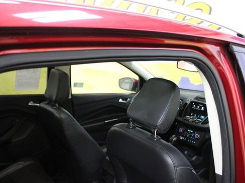 Used 2018 Ford Escape Titanium w/ Ford Safe & Smart Package AWD/4WD image 10