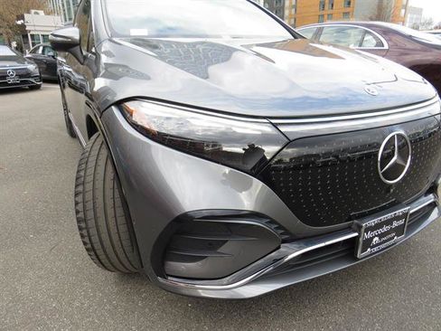 Certified 2023 Mercedes-Benz EQS 580 4MATIC SUV w/ Exclusive Trim Package image 26