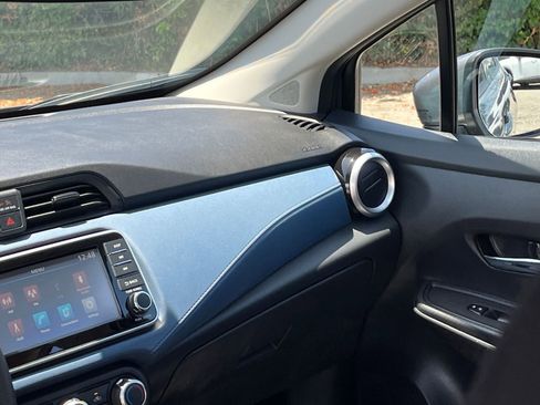 Used 2025 Nissan Versa SV FWD image 35