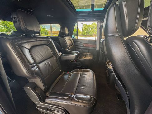 Used 2018 Lincoln Navigator L Select w/ Technology Package AWD/4WD image 29