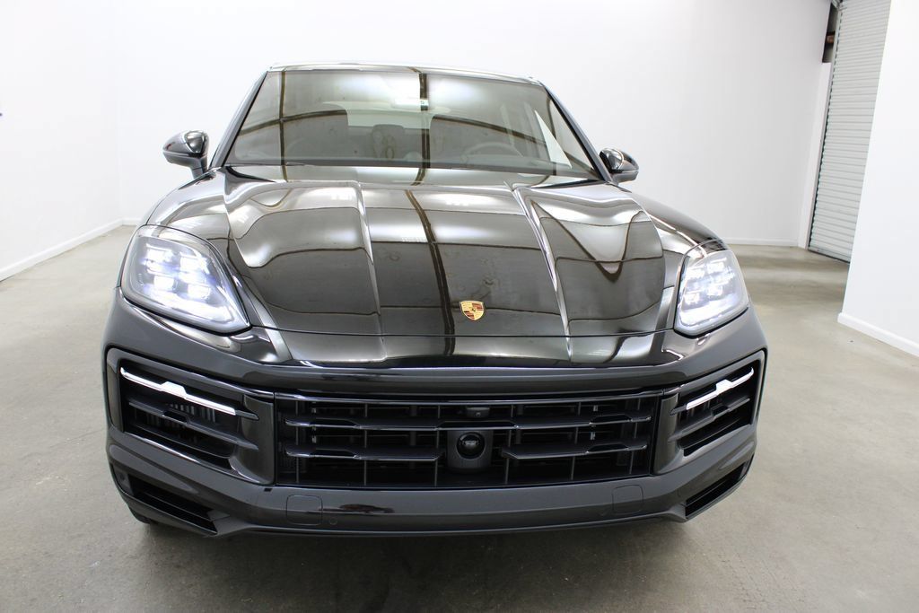 Used 2025 Porsche Cayenne S AWD/4WD image 10