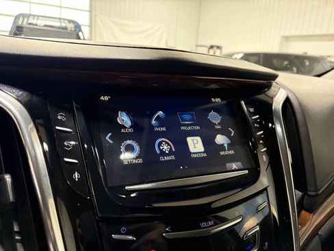 Used 2016 Cadillac Escalade Luxury image 12
