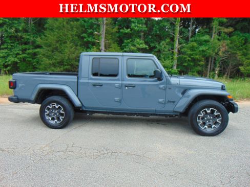 Certified 2024 Jeep Gladiator Sport w/ Premium Package AWD/4WD image 14