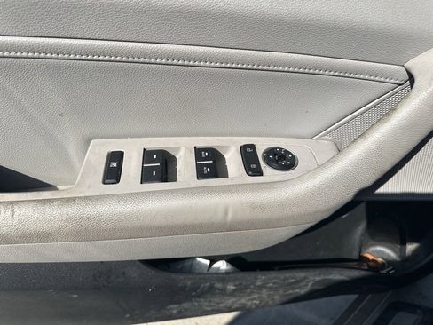 Used 2017 Hyundai Sonata Limited w/ Ultimate Package 02 FWD image 13