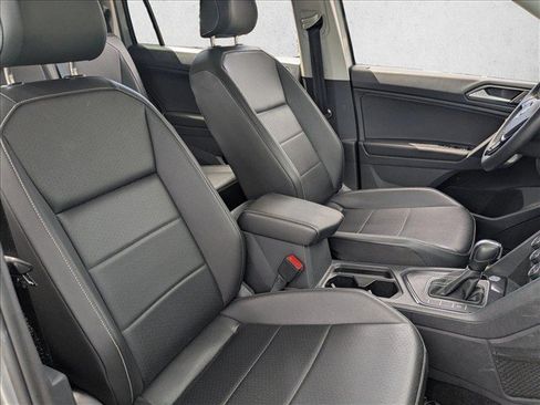 Used 2021 Volkswagen Tiguan SE w/ Panoramic Sunroof Package FWD image 23