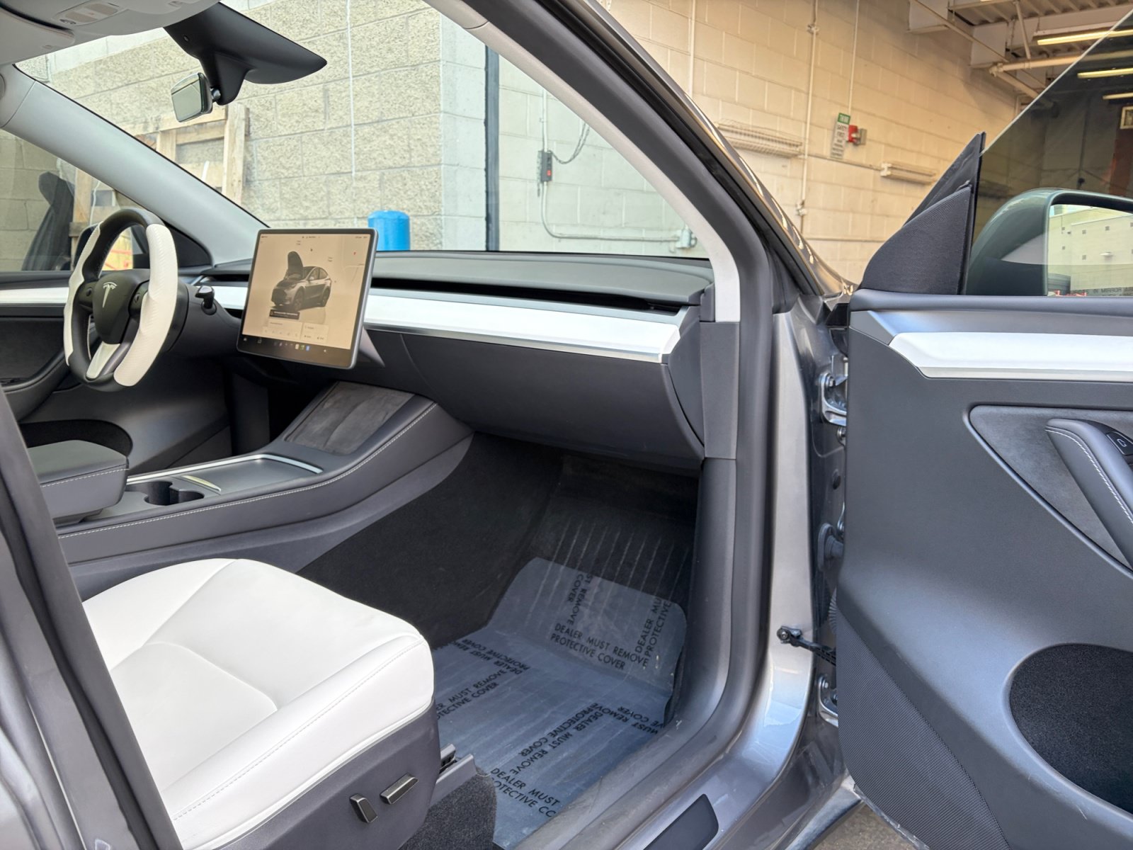 Used 2025 Tesla Model Y Long Range AWD/4WD image 27