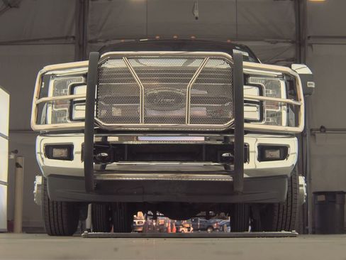 Used 2017 Ford F350 Lariat w/ Chrome Package image 3