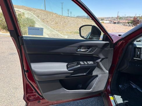 New 2026 Nissan Pathfinder Platinum w/ Lighting Package AWD/4WD image 9