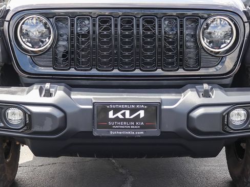 Used 2024 Jeep Wrangler Unlimited Sport AWD/4WD image 9