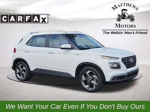 Used 2025 Hyundai Venue SEL image 1