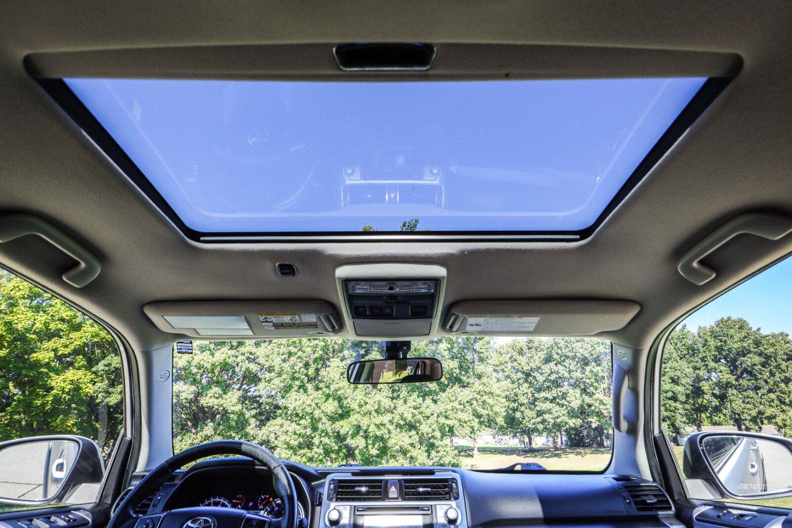 Used 2015 Toyota 4Runner SR5 AWD/4WD image 6