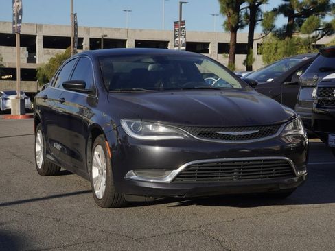 Used 2017 Chrysler 200 Limited Platinum image 2