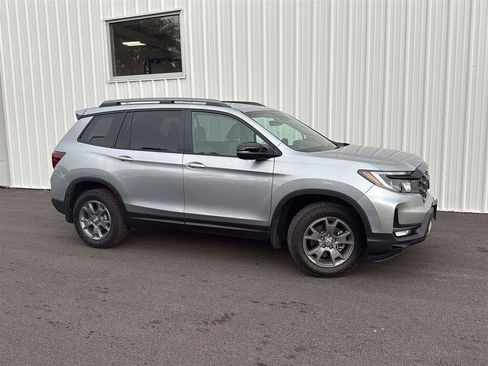 Used 2025 Honda Passport TrailSport image 5